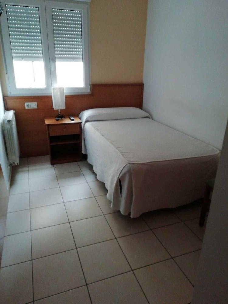 Pension Residencia Caola Arteixo Exterior photo